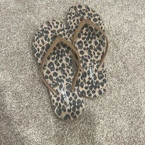 Leopard print flip flops woman’s 7 (old navy)